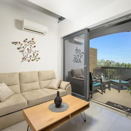 Justqcute Apartamento Pula